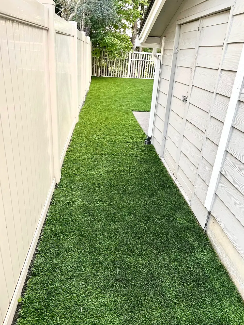 Artificial turf running the length of a narrow side yard